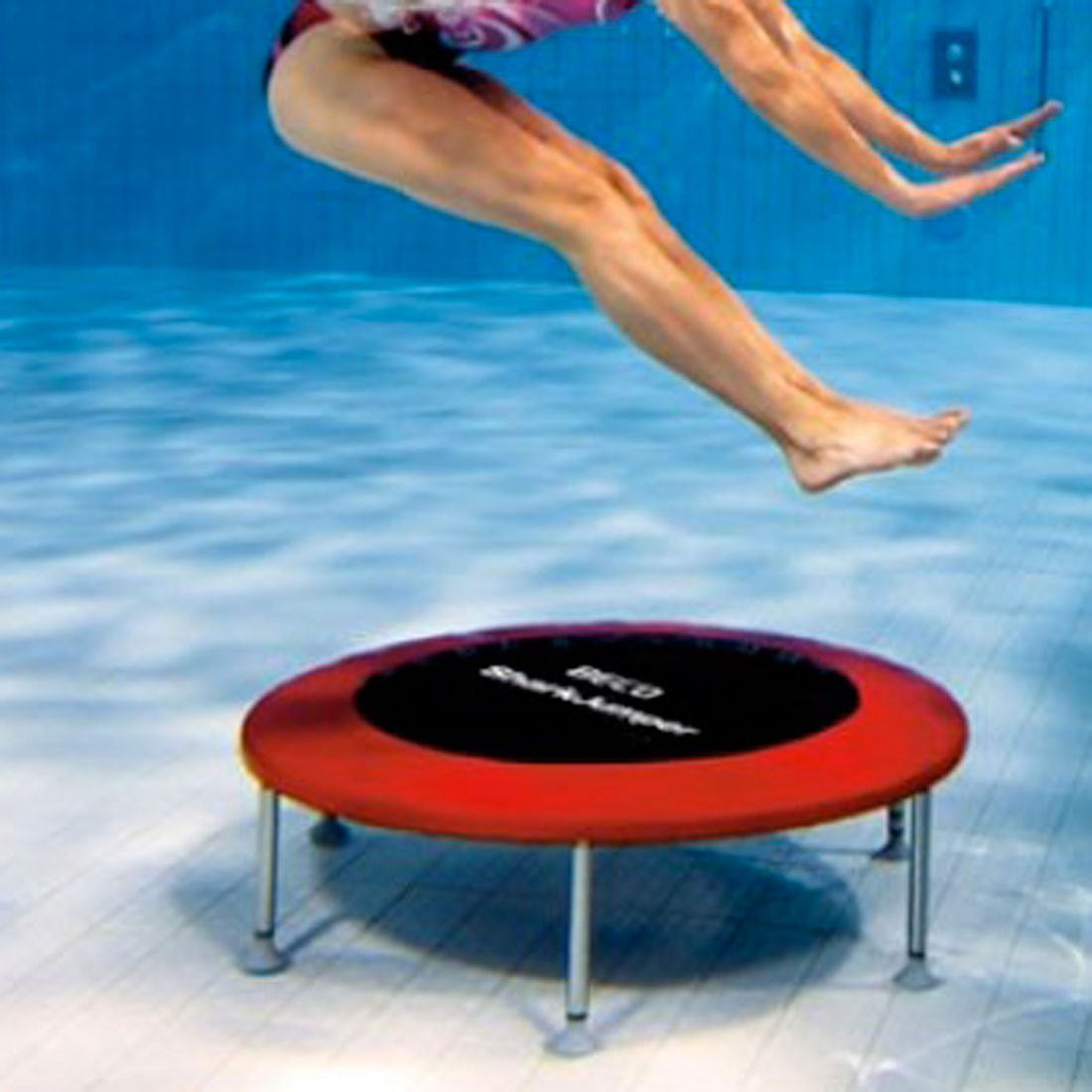Aqua trampoline SHARKJUMPER BECO - en action